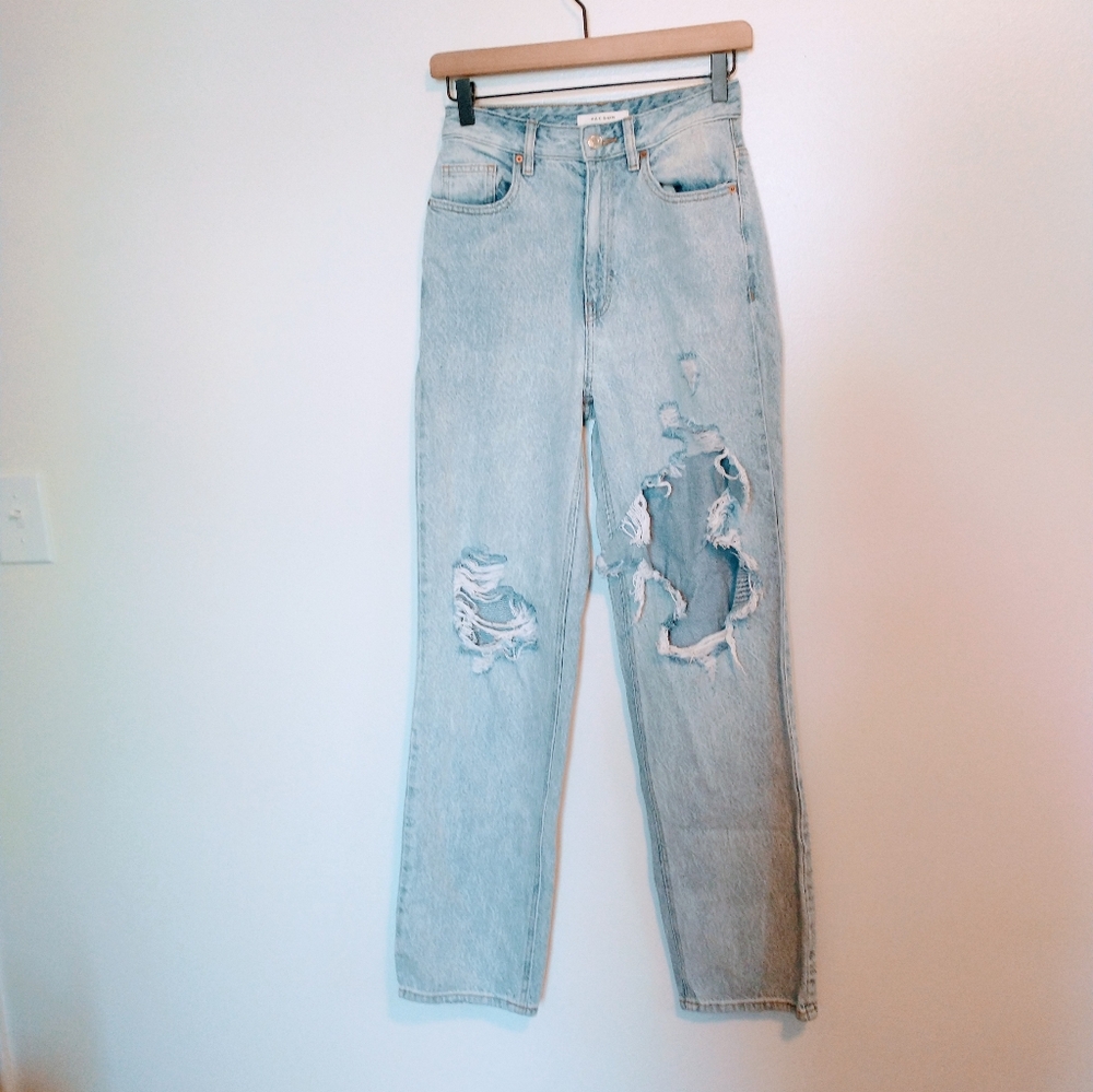Pacsun light wash 90's boyfriend distressed knees jeans with straight leg, size